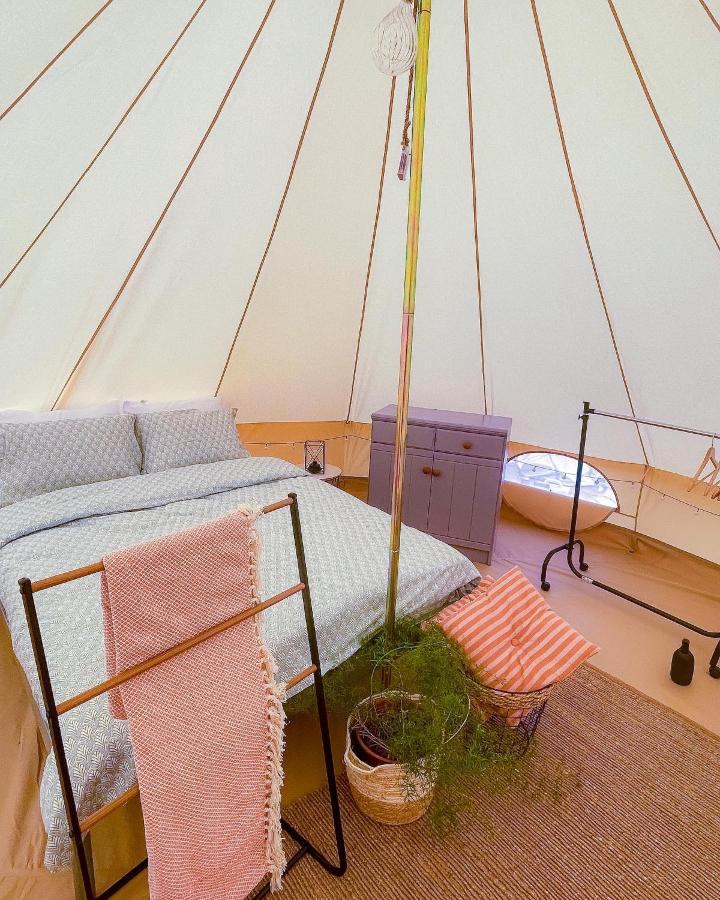 The Hunters Glamping Hotel Ciudanovita Exterior photo
