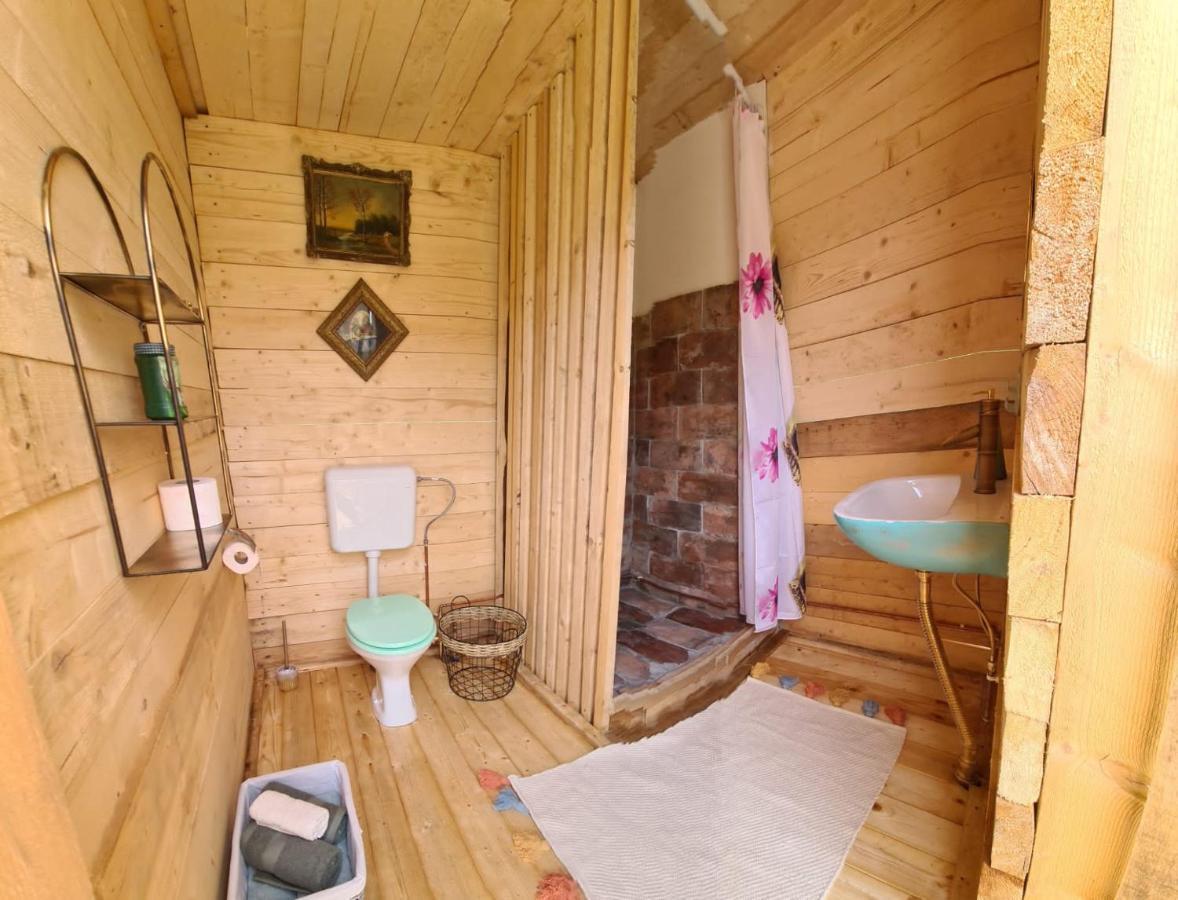 The Hunters Glamping Hotel Ciudanovita Exterior photo