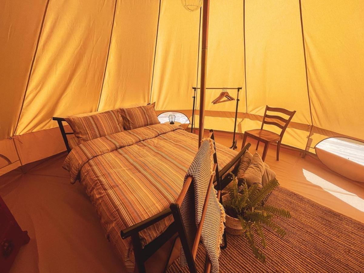 The Hunters Glamping Hotel Ciudanovita Exterior photo