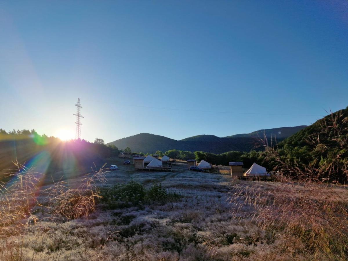 The Hunters Glamping Hotel Ciudanovita Exterior photo