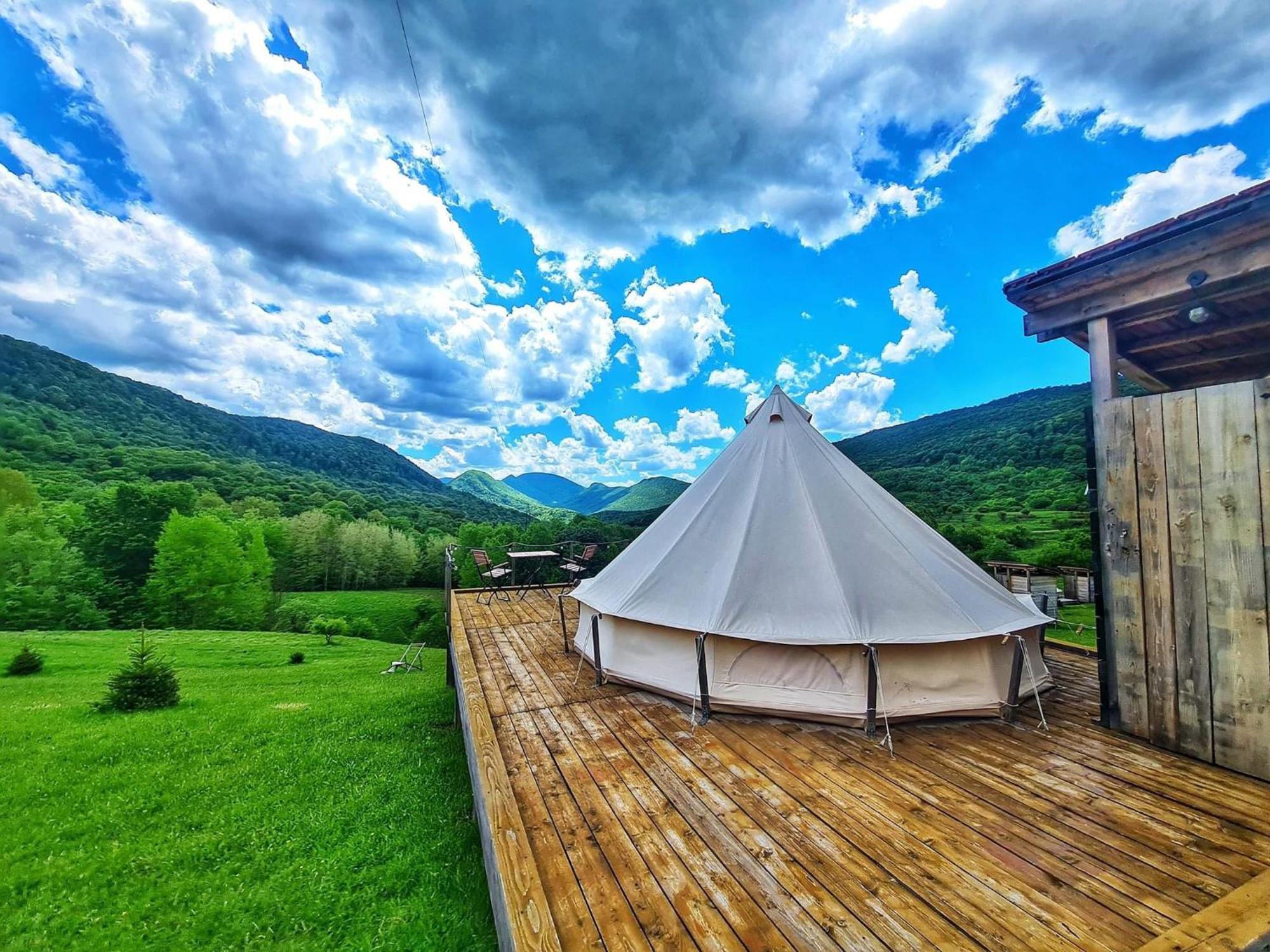 The Hunters Glamping Hotel Ciudanovita Exterior photo